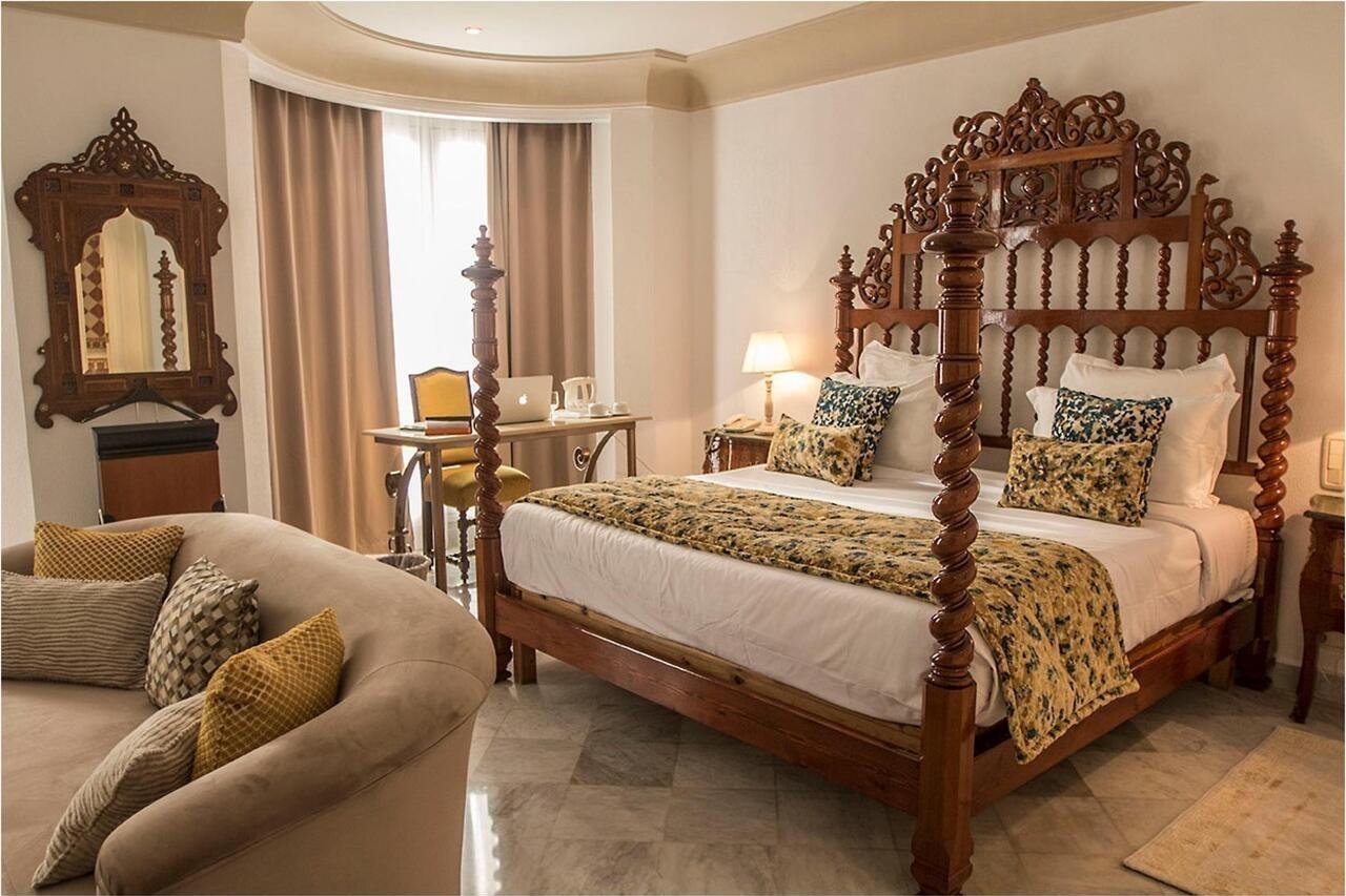 Hotel La Maison Blanche Tunis Buitenkant foto A bedroom at the hotel