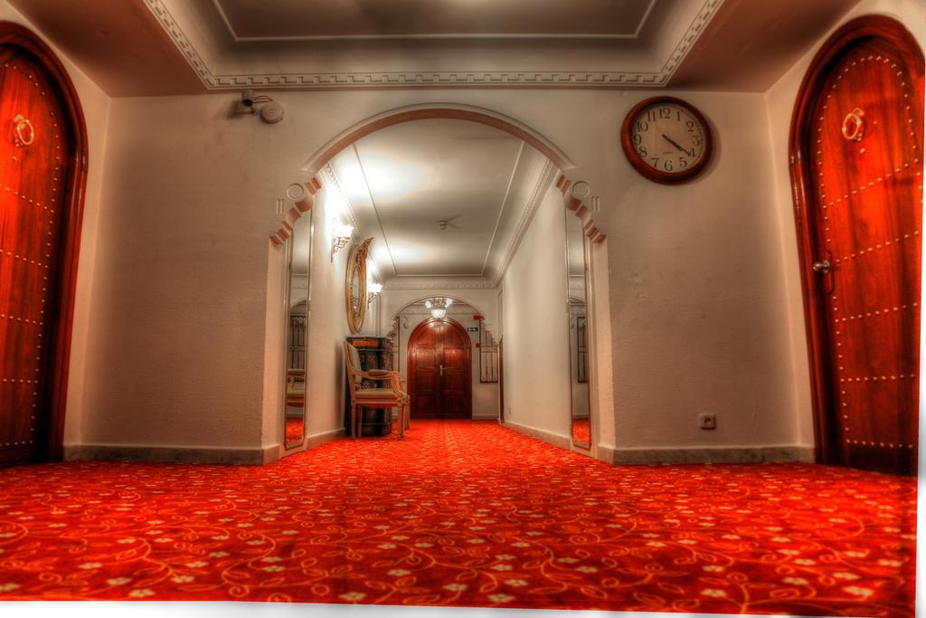 Hotel La Maison Blanche Tunis Buitenkant foto Interior of the hotel
