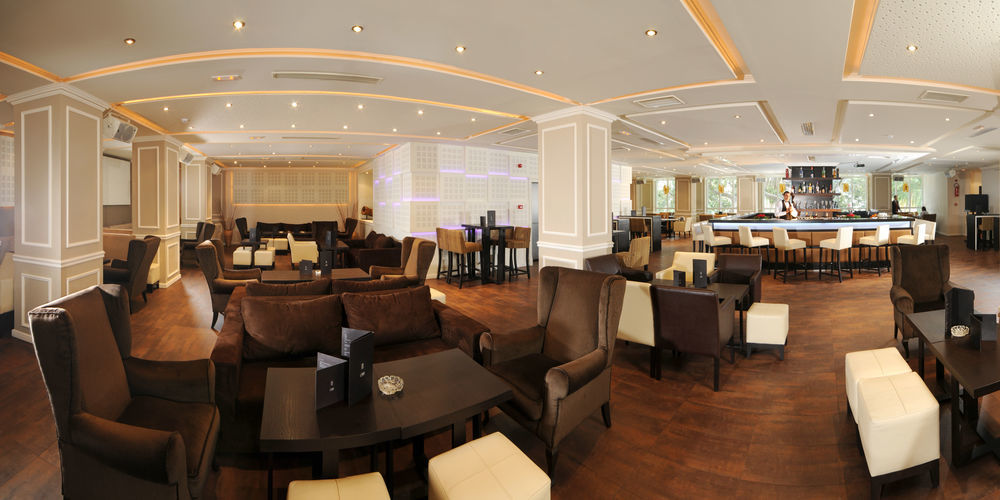 Hotel La Maison Blanche Tunis Buitenkant foto The lounge at the airport