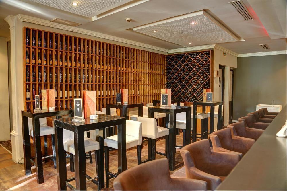 Hotel La Maison Blanche Tunis Buitenkant foto Wine Bar