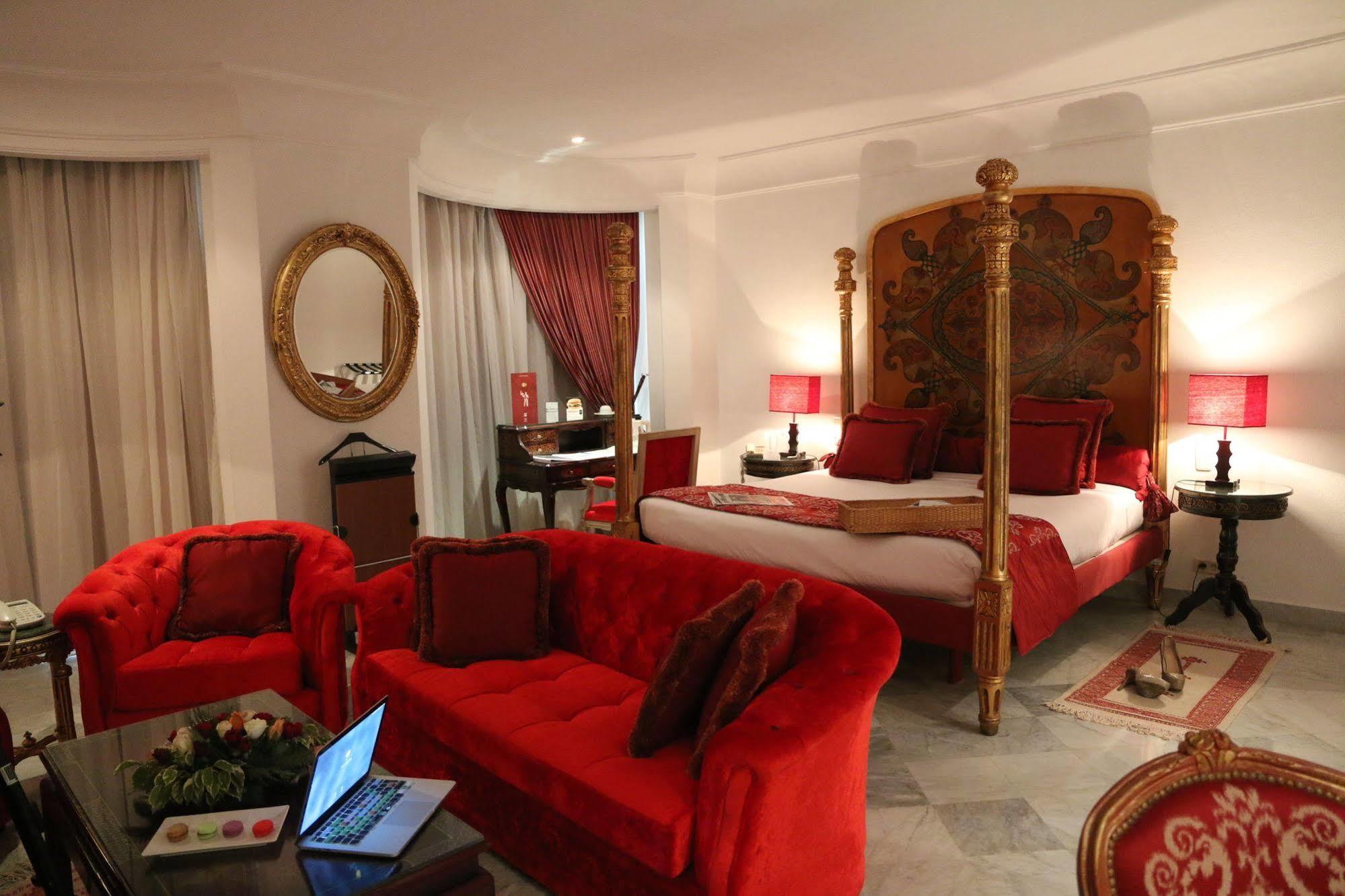 Hotel La Maison Blanche Tunis Buitenkant foto A suite at the Hotel de Crillon