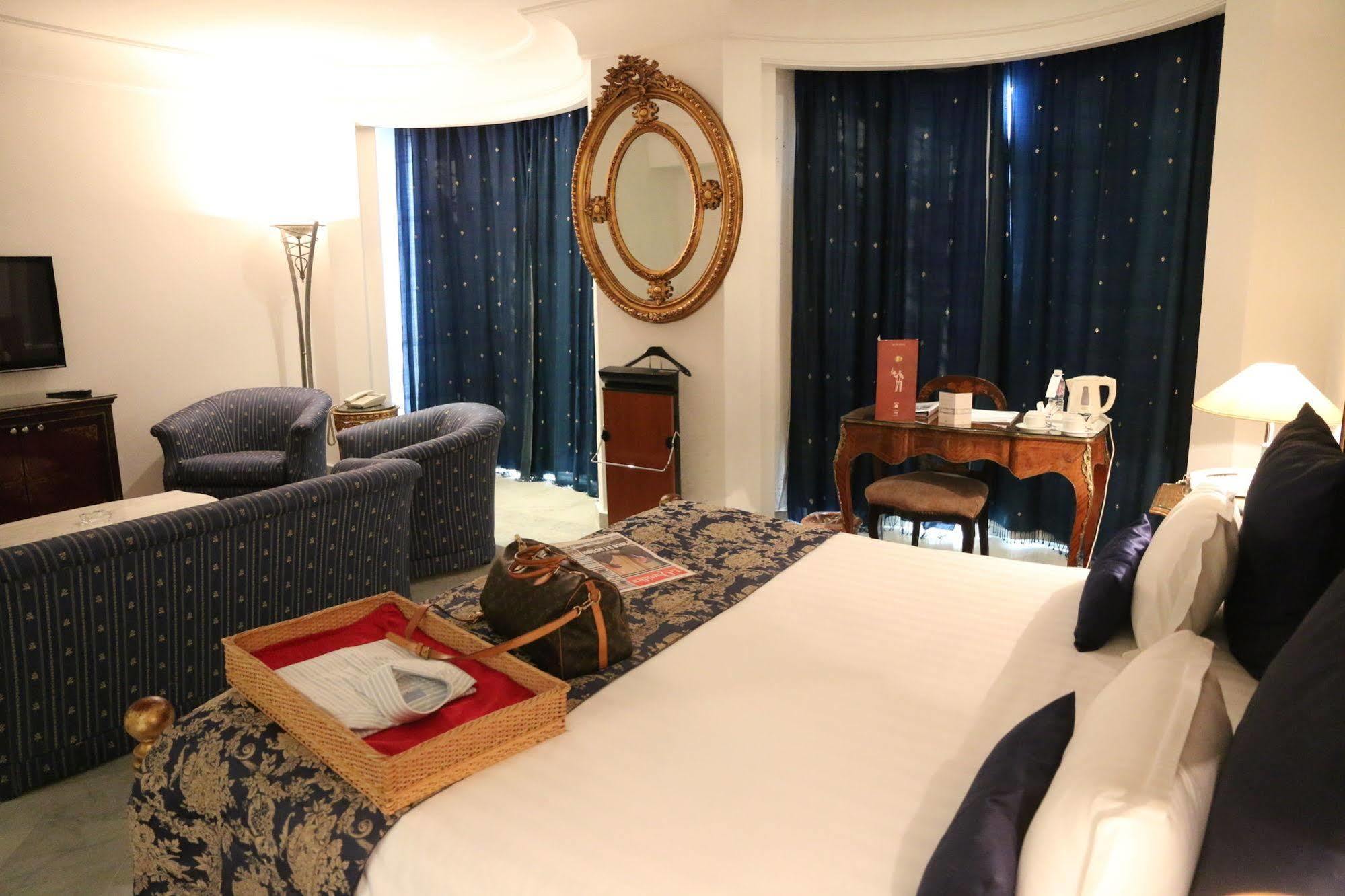 Hotel La Maison Blanche Tunis Buitenkant foto A room at the hotel