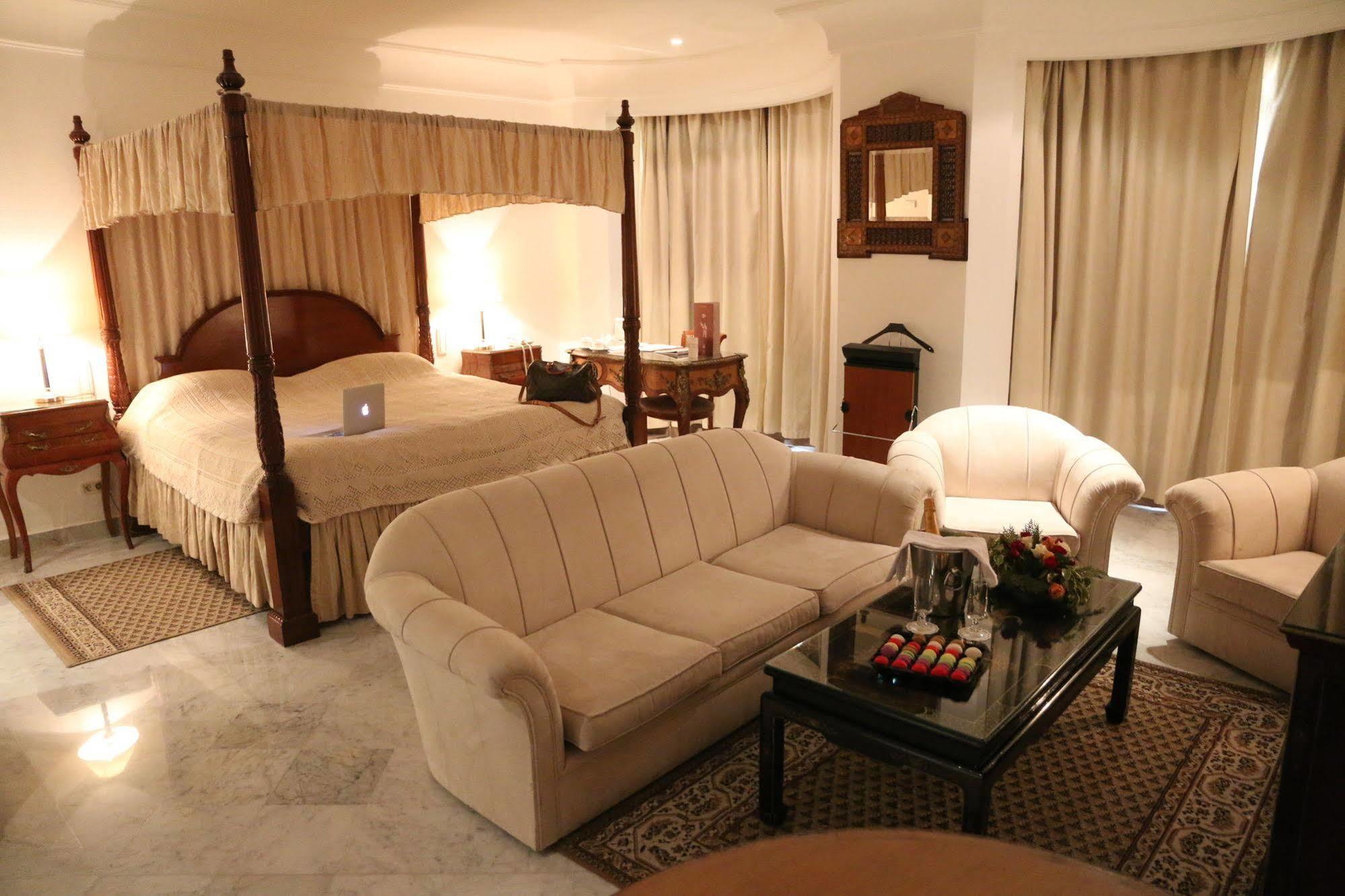 Hotel La Maison Blanche Tunis Buitenkant foto A suite at the Taj Mahal Palace